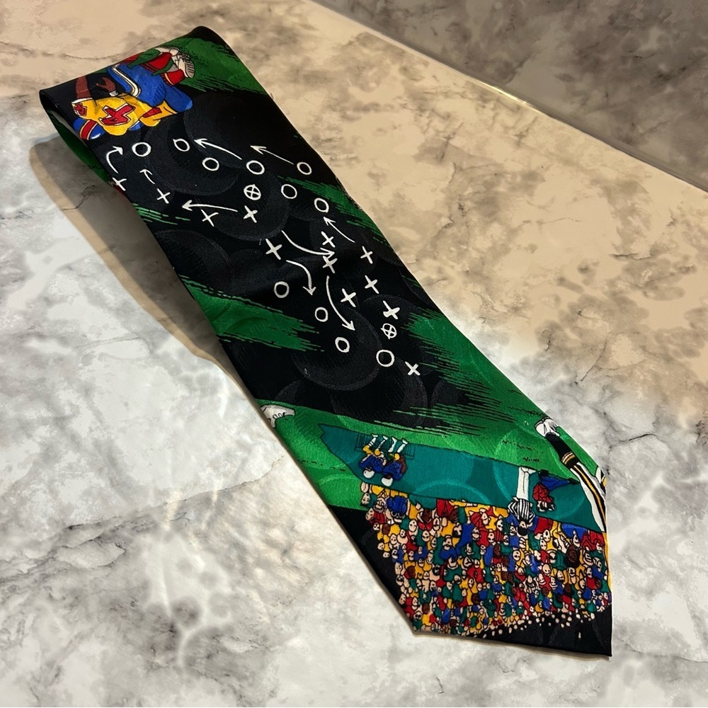 Vintage 1991 Nicole Miller 100% Silk Football Theme Neck Tie 55”